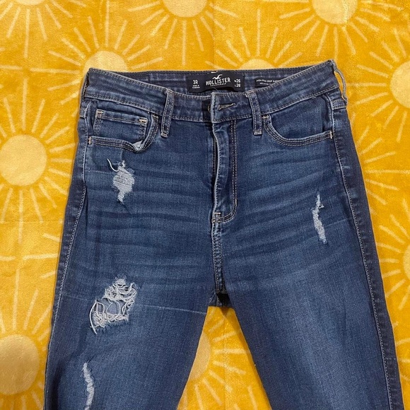 hollister ripped skinny jeans - Picture 3 of 4